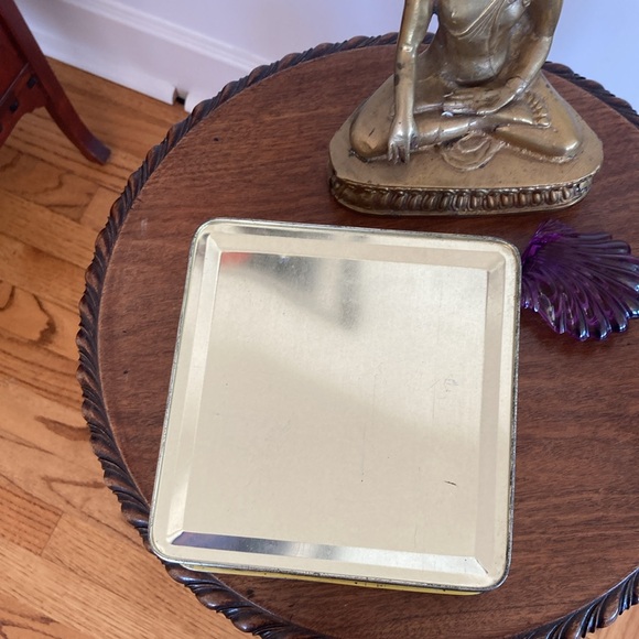 Beautiful Vintage Tin - Picture 7 of 12